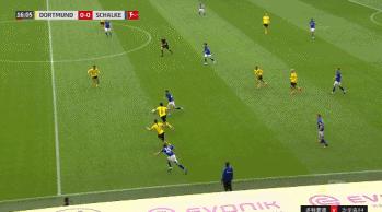 德甲昨晚回来了!首创“握手仪式”,替补席奇景,球员亲脸庆祝