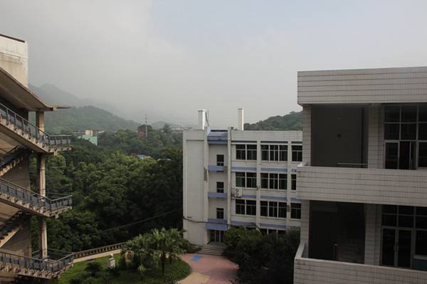 重庆护士学校和知行卫校哪个好,重庆知行卫校护理专业招生介绍