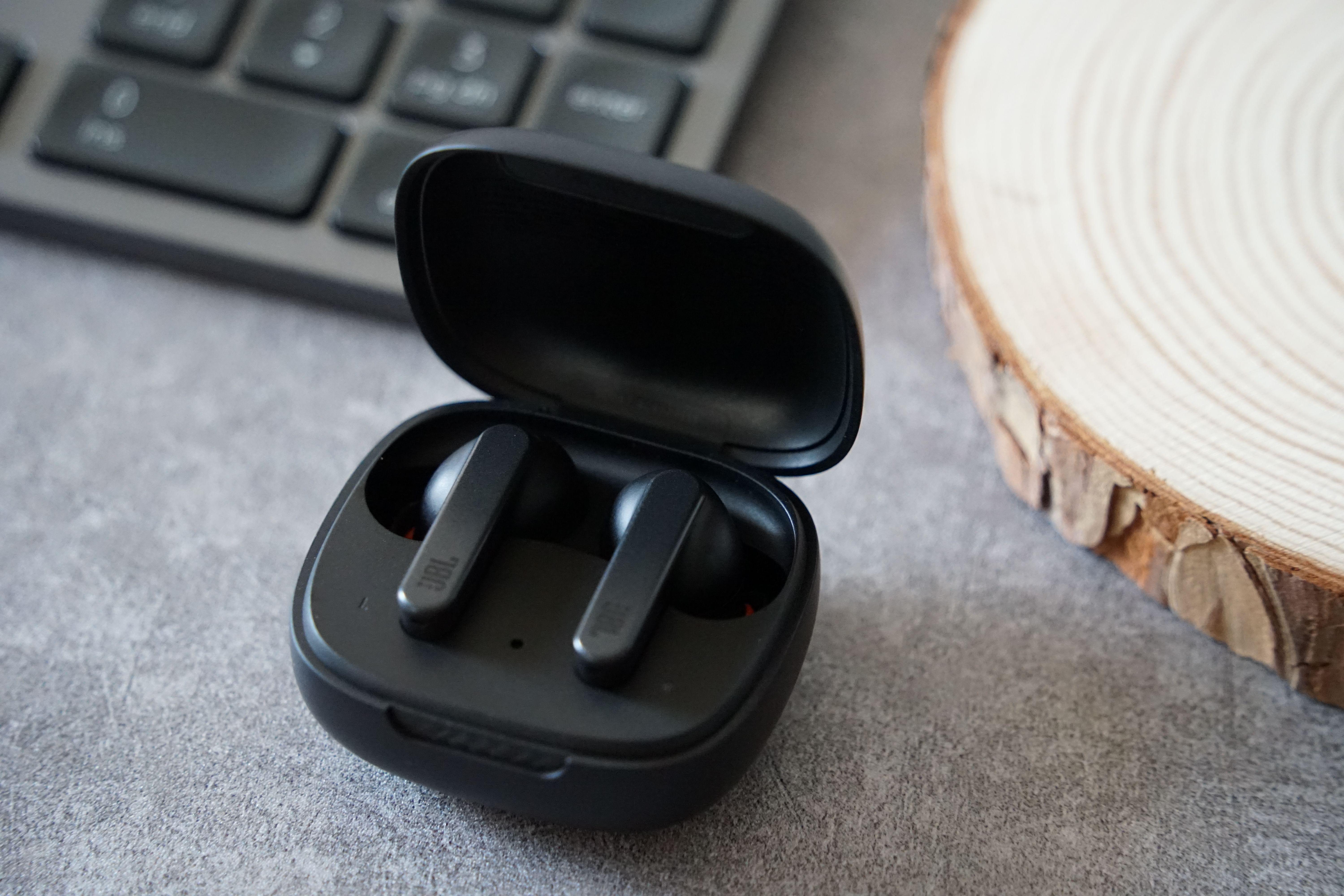 jbllive头戴式降噪耳机评测,jblw100tws无线耳机评测