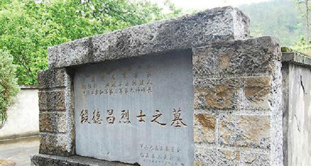 开国拟授将军，多少黄埔生？彭总：81个，主席：蒋校长要生气喽