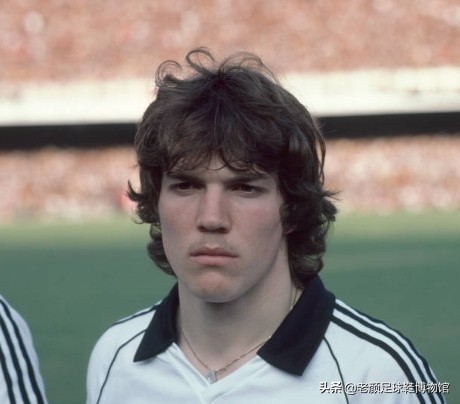 首位蝉联世界足球先生,历届世界足球先生前10名球员