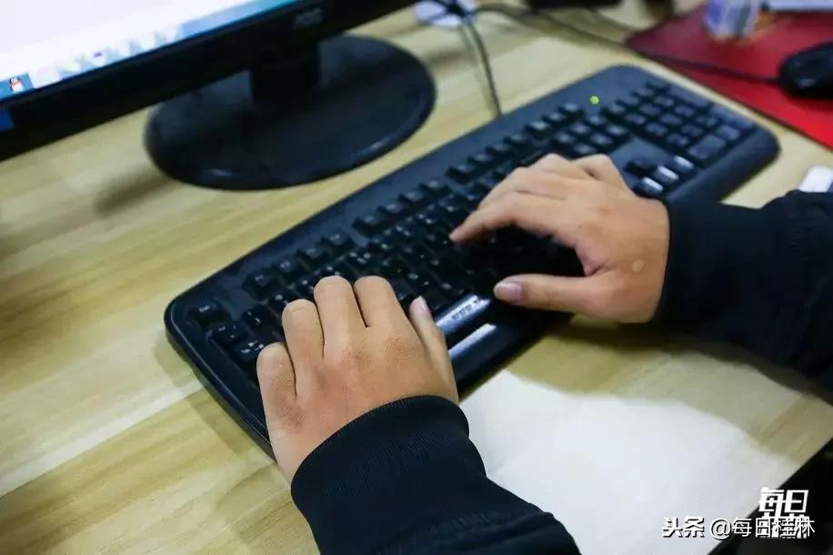 月薪4000月供2000房贷压力大吗,月薪1万还3000车贷压力大吗