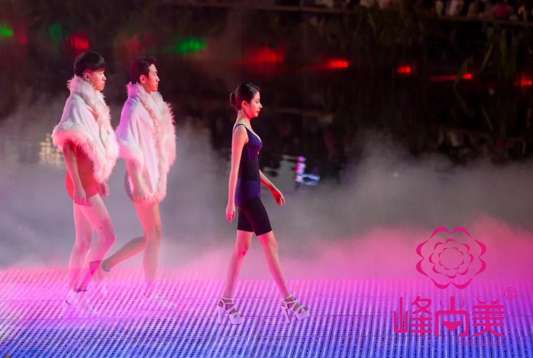 匠心致远，聚爱峰尚，峰尚美眉山水街跨年秀