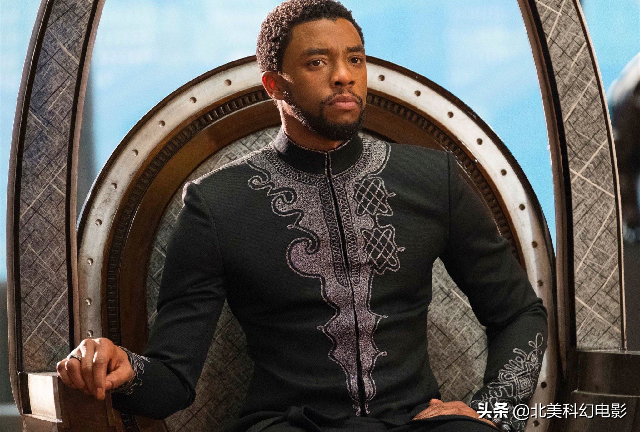 黑豹振金战衣和钢铁侠纳米盔甲,黑豹振金盔甲