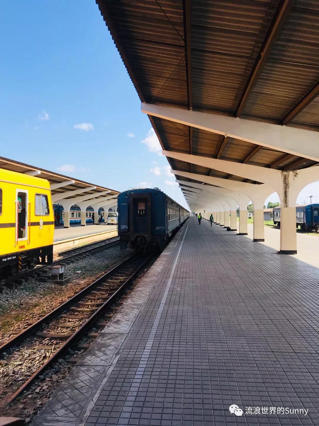 流浪非洲，乘坐中国援建火车去赞比亚，满满的亲切