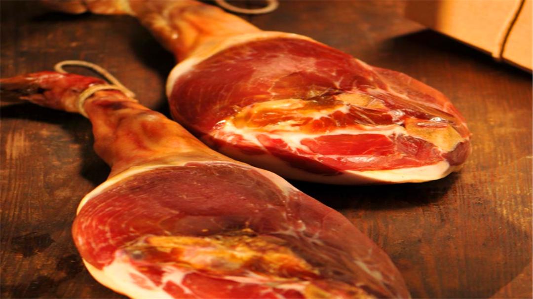 500块钱一整只宣威火腿，每一口都是不同的味道，吃着太过瘾了