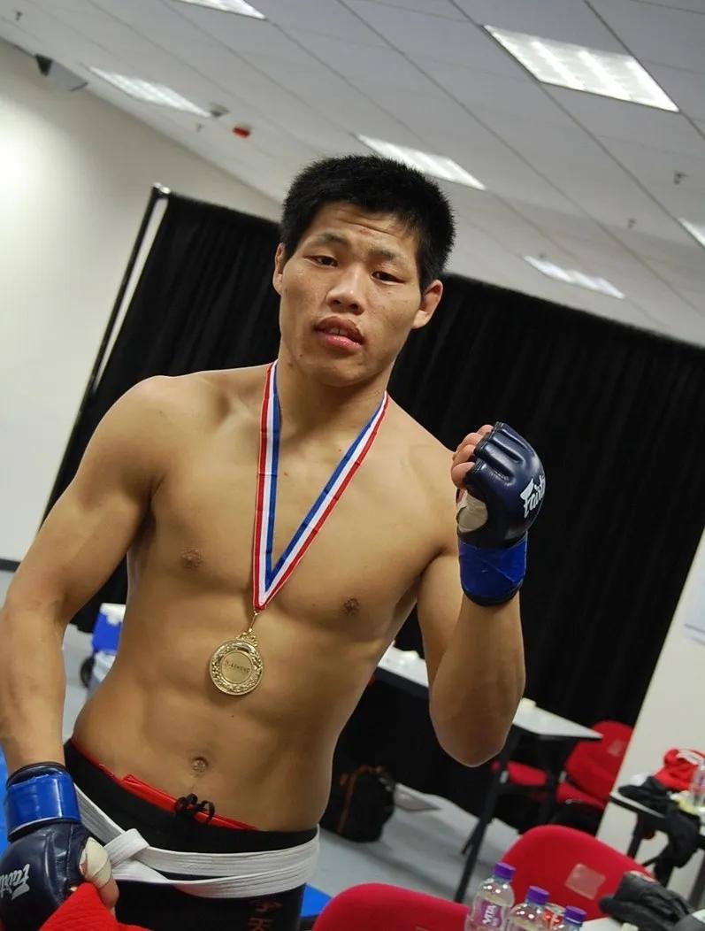 李景亮在ufc的散打动作,综合格斗ufc李景亮全场