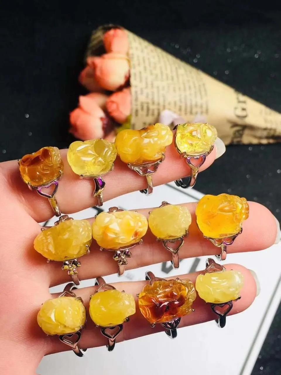 辨别真假蜜蜡的小视频,蜜蜡蓝精灵怎么分真假