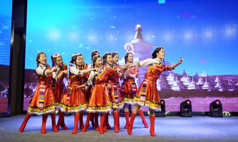 喜迎新年欢聚一堂共团圆,同心同行共创未来新春联欢会