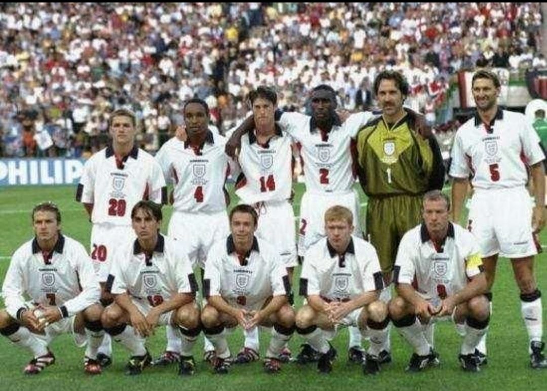 足球让人在一瞬间陷入疯狂,难以掩盖的足球失落感