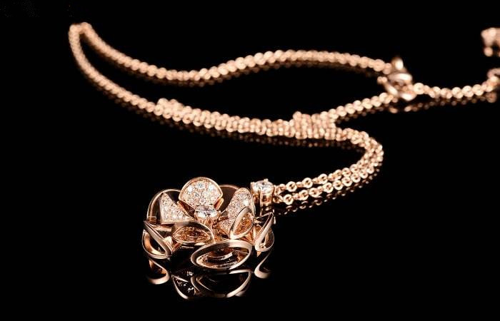 宝格丽和卡地亚项链哪个好看 (卡地亚项链和宝格丽项链哪个好看)