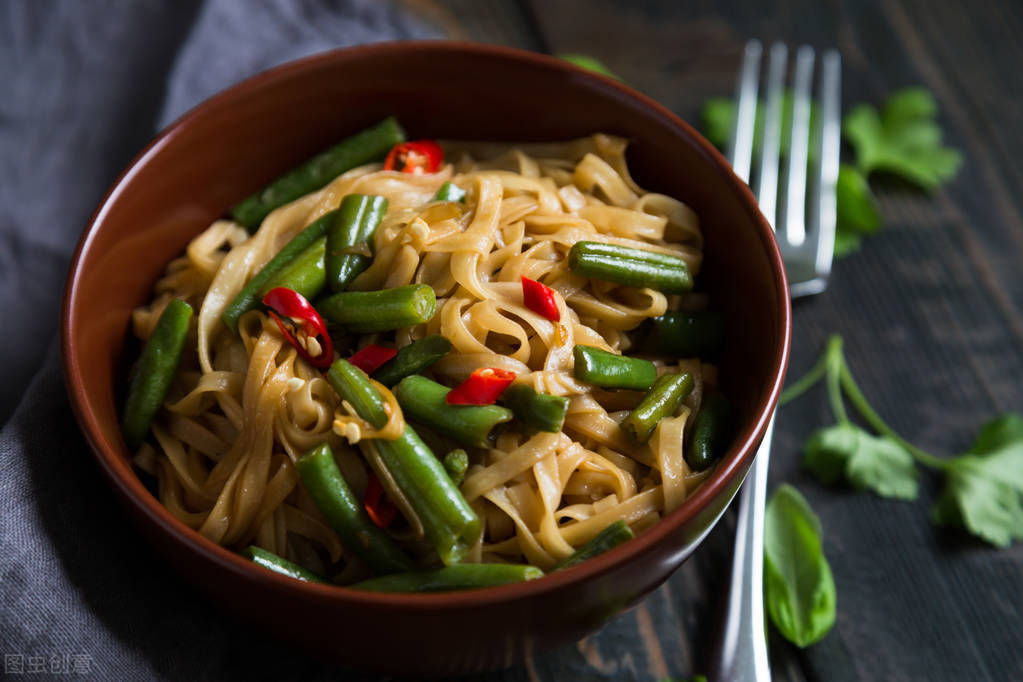 大姐离婚后成了亿万富婆,武汉大姐开一家餐饮店