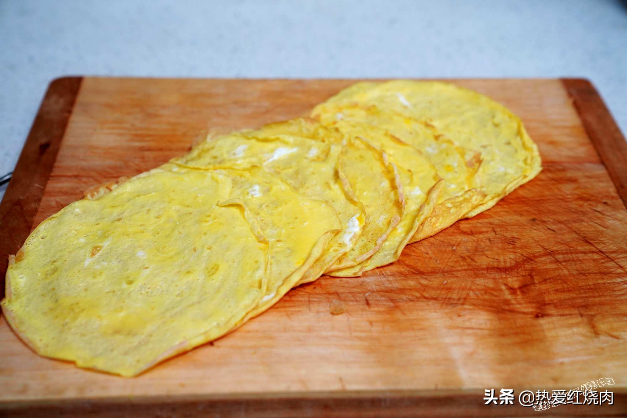 饺子皮蒸春饼抹油了还是撕不开,为什么春饼皮现做容易破