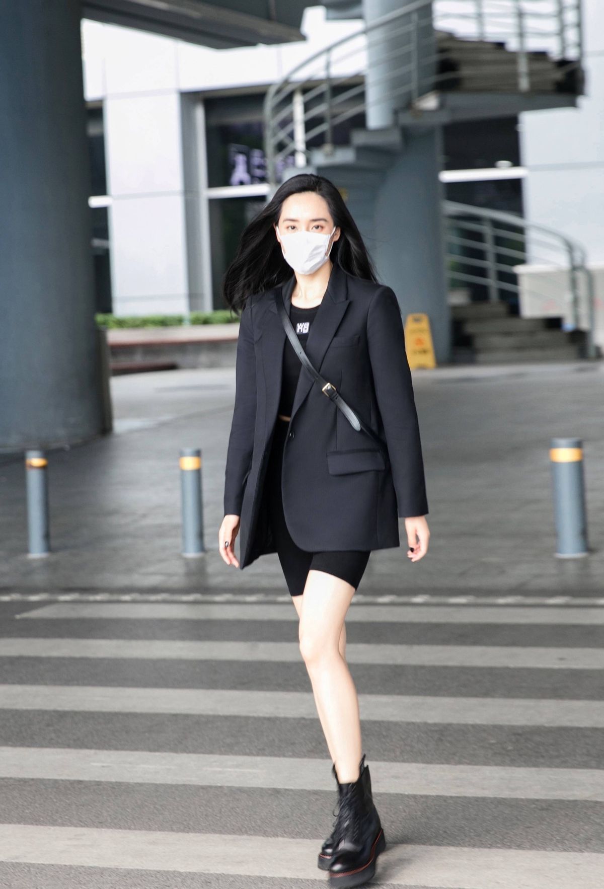 洋气短裤马丁短靴,短裤短靴明星