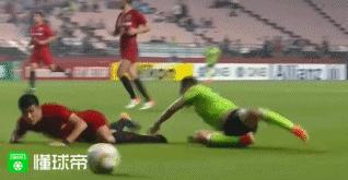 韩国足球球员被暴打,笑起来喜欢打人的人