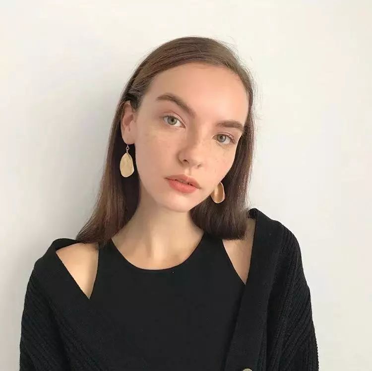 耳饰别致不对称,耳饰可爱黑白