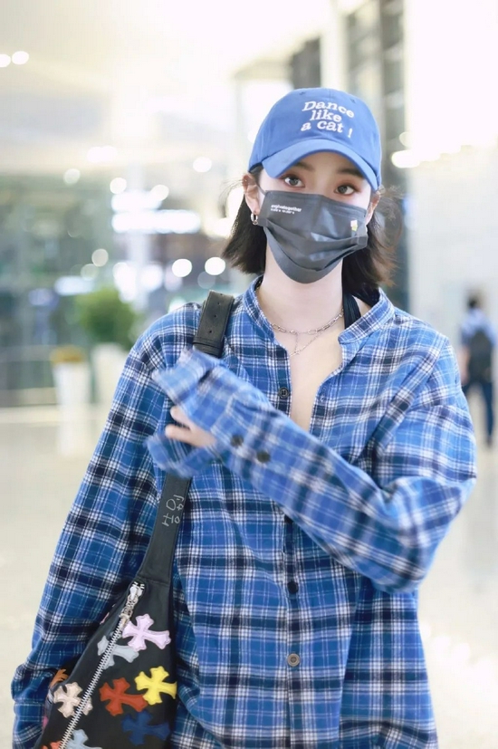 乔欣的迷你包包是什么品牌,乔欣最近有什么剧