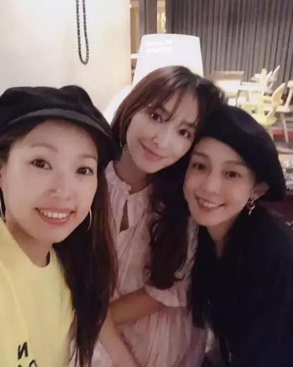 自称从不拜金，然而转身就找富豪当了阔太？