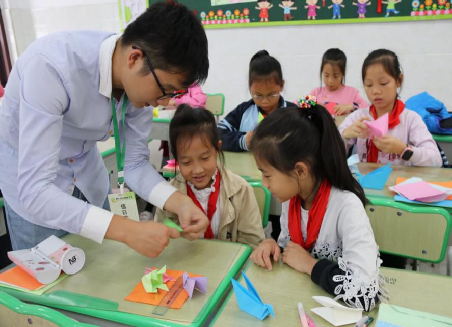 “社”彩斑斓花团锦簇---兴桂路小学社团课程剪影