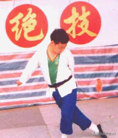 京城残手毽王小斗儿，身怀绝技不称王，其实这就是北京精神