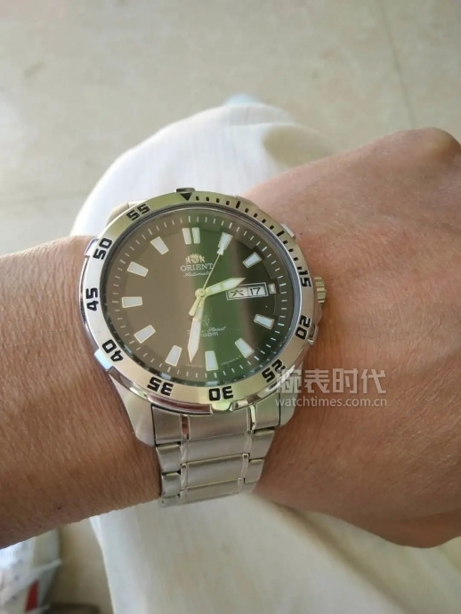 网友晒自己微信好友数量,网友晒1300手表