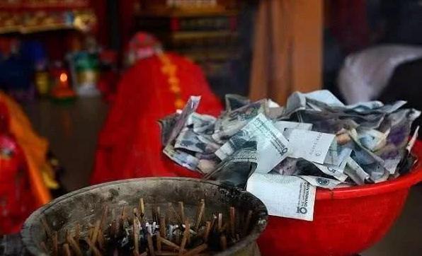 释永信少林寺补贴多少钱,少林寺一年能收入多少香火钱