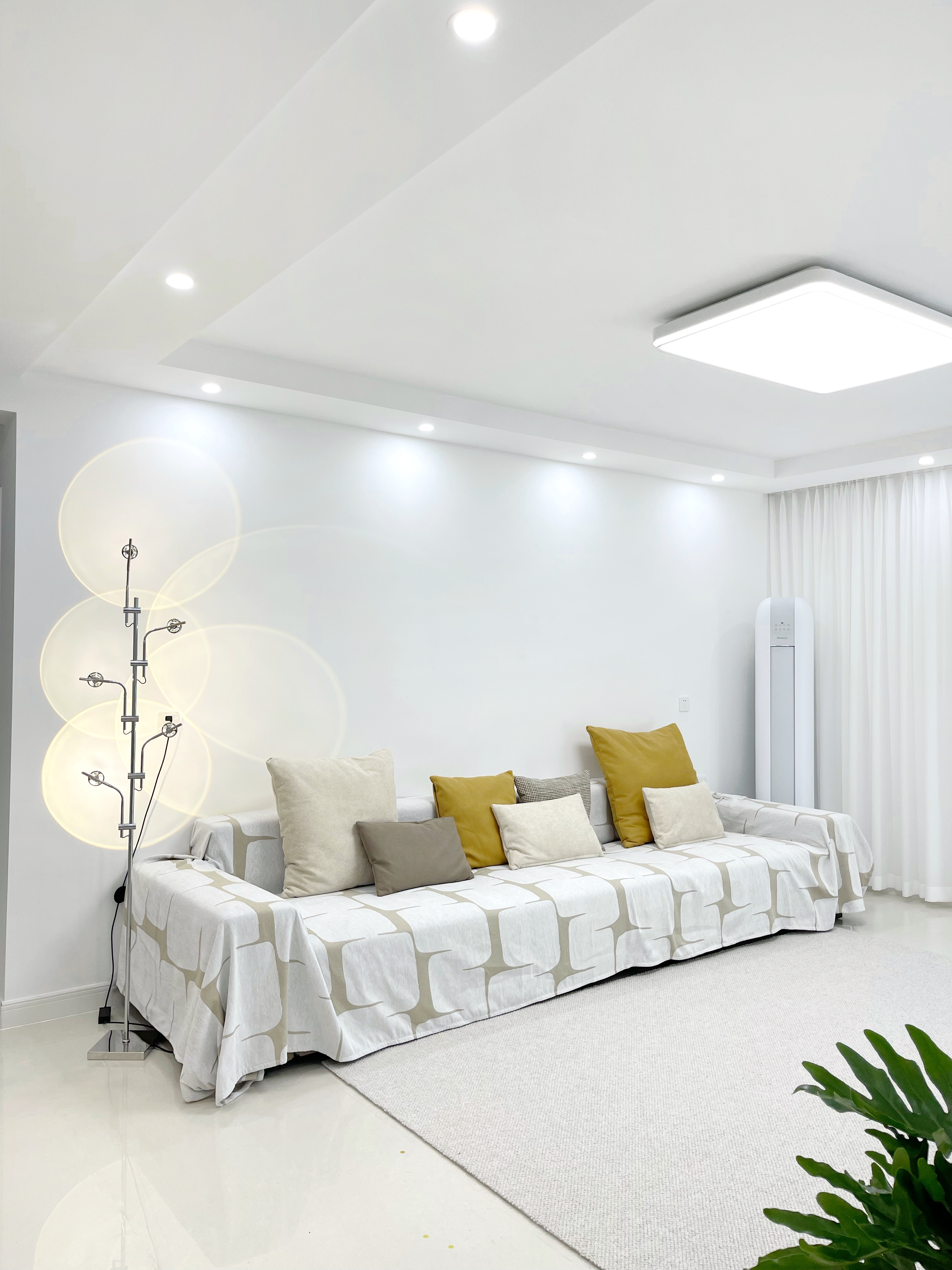 现在客厅一般装什么吸顶灯好看,客厅明装射灯怎么装好看效果图