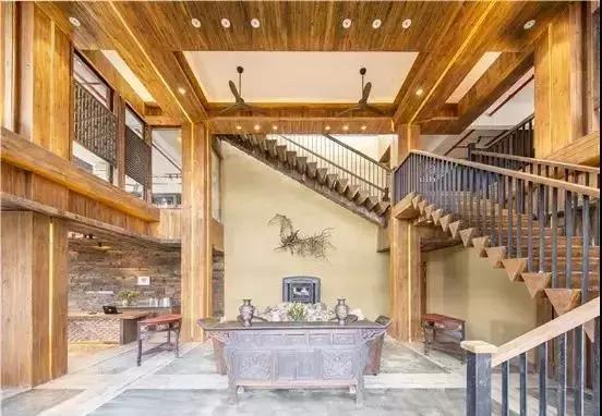 49岁大叔建石头房,50岁大叔花了2800娶个媳妇