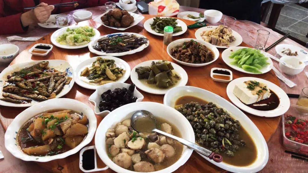 婺源油菜花田风景,藏于江西婺源深山中小村子