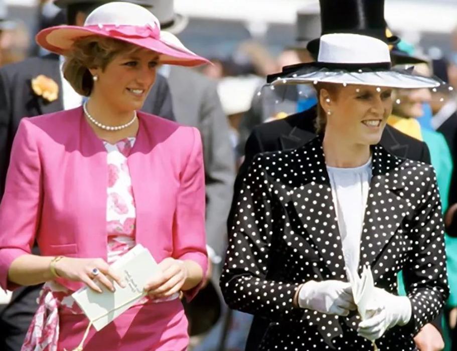 女王厌恶戴安娜,女王嫉妒戴安娜王妃