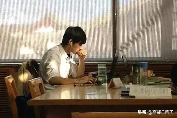 一张照片爆红的人,一张照片火了的帅哥