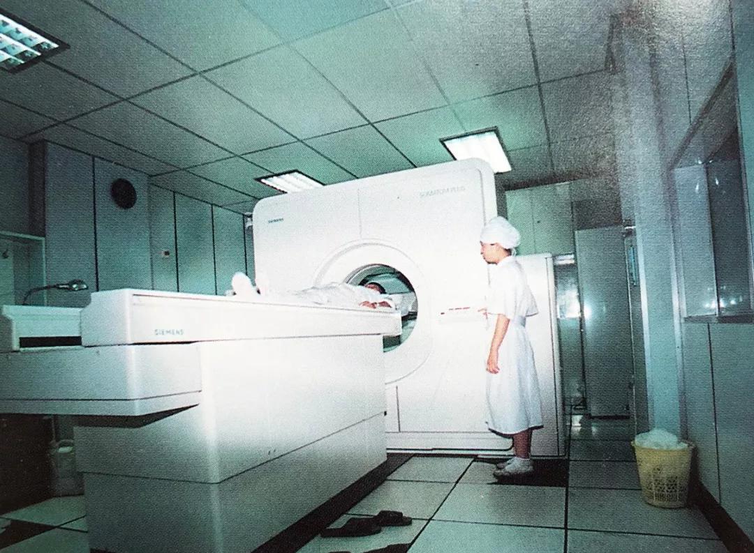 上海百年邬达克建筑——宏恩医院，最近长高了1.2米