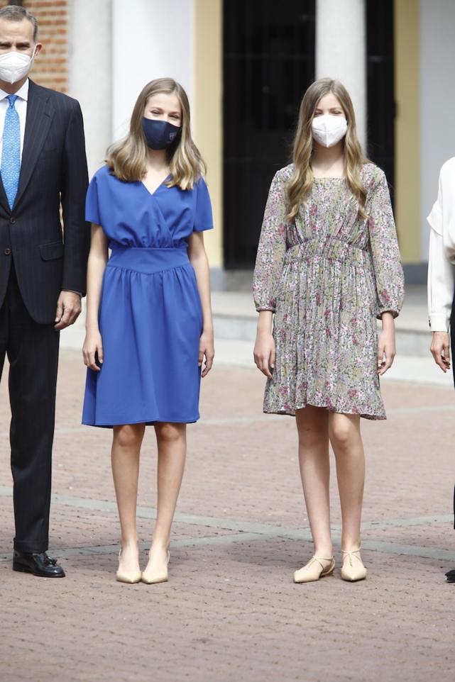 西班牙小公主穿着蓝色碎花裙,西班牙公主15岁