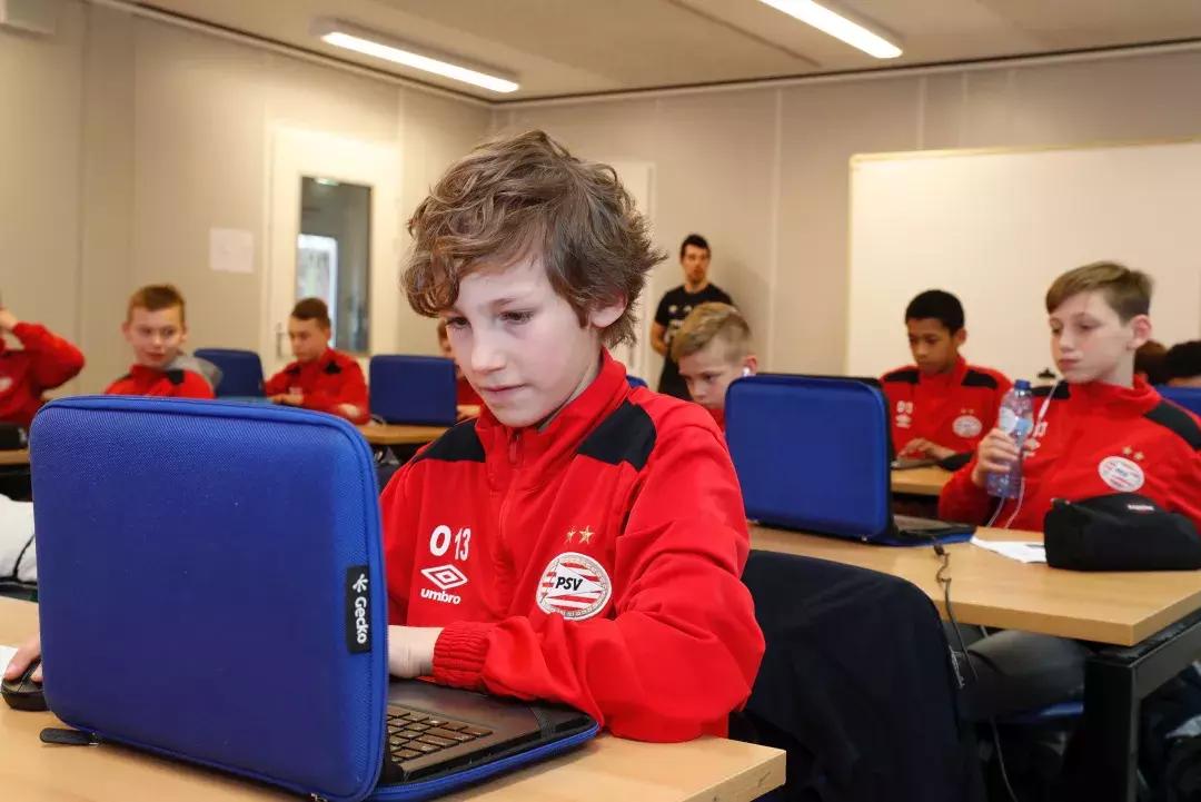 国内知名青训机构幸运星俱乐部的秘密*器武**：慧踢球IntelliGym