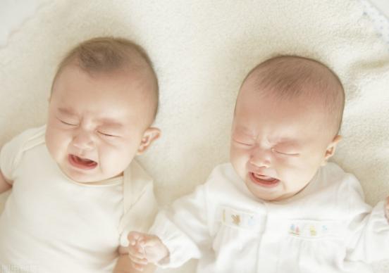 宝宝明明很困却不愿意被哄睡怎么办？家长需要知道有这5种原因