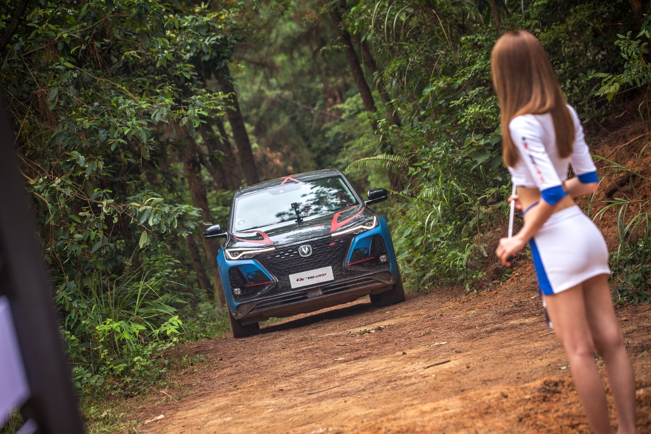 长安cs75最强越野测试,长安cs75plus越界