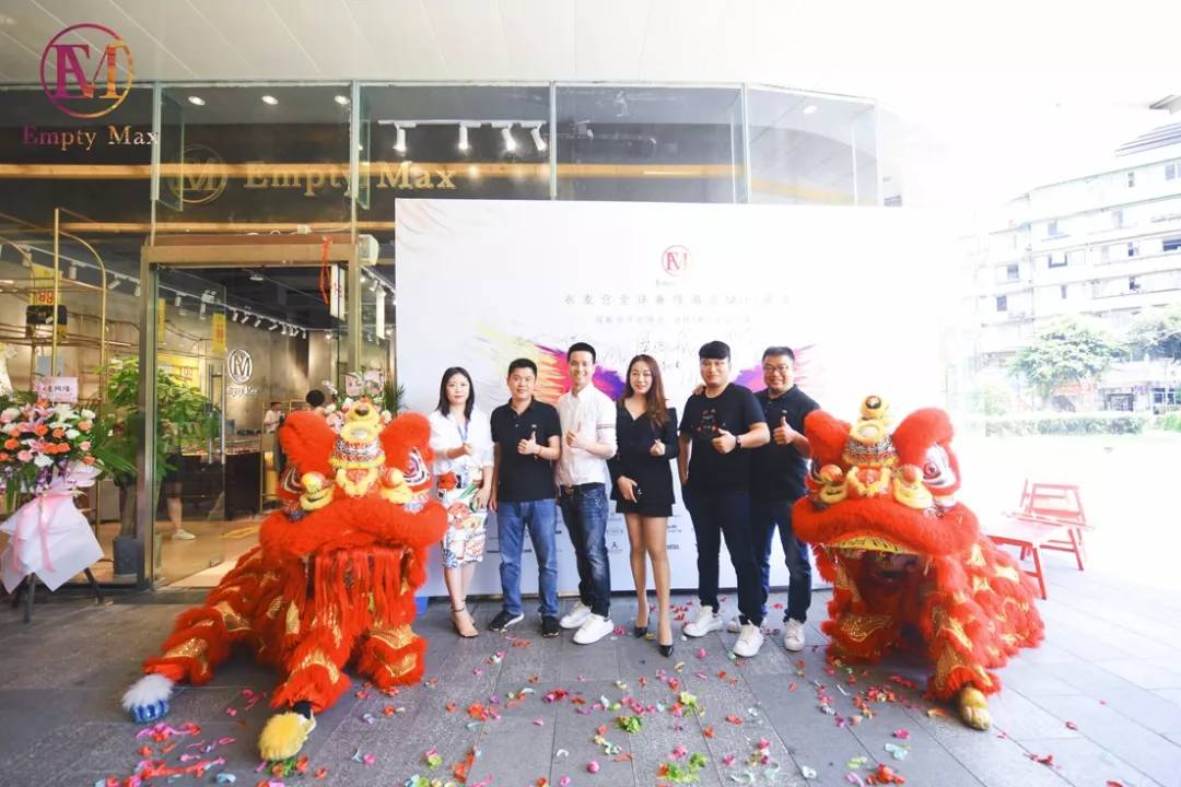 成都“时尚大咖”请注意!这里有个超低价大牌库喊你来爆仓