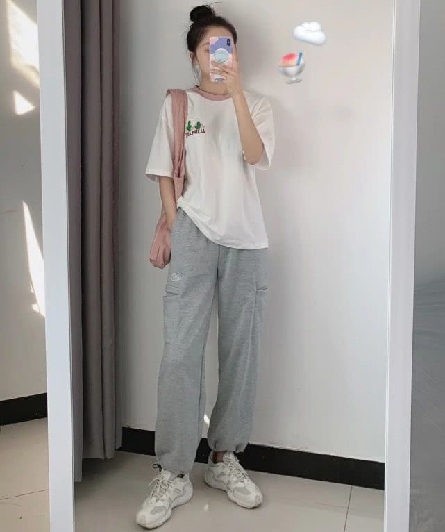 女生夏季穿搭简约休闲风学生党,简单清爽的穿搭才是夏季的主流