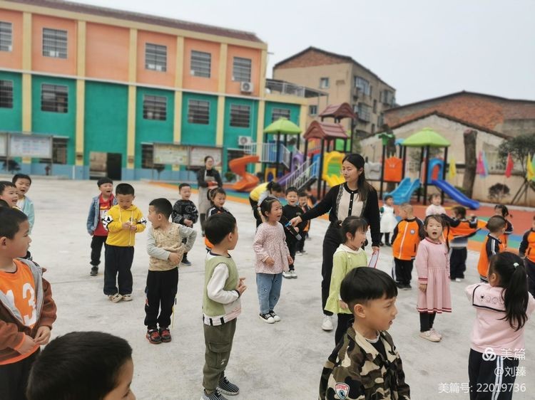 幼儿园书香润童心阅读伴成长,幼儿园书香润泽心灵阅读感悟