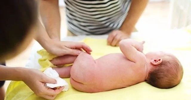 婴儿尿布简单清洗方法,宝宝用的尿布怎么清洗