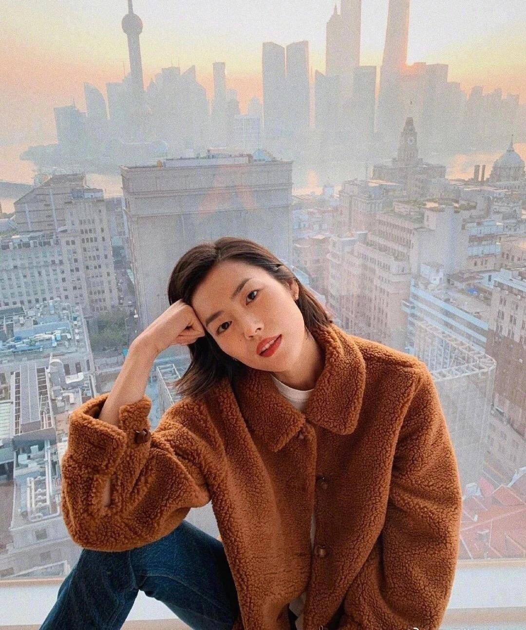 冬天女明星们衣服的穿搭,冬天穿大衣的时尚女人