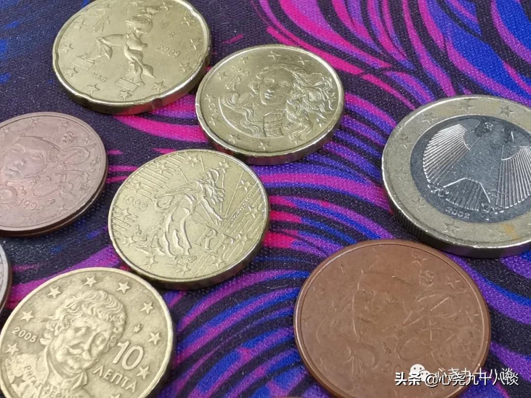 晚风还新,时光未老,每一枚硬币都是来过的见证,致敬逝去的岁月