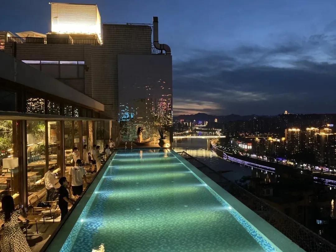 轨道游重庆,跟着轻轨游重庆