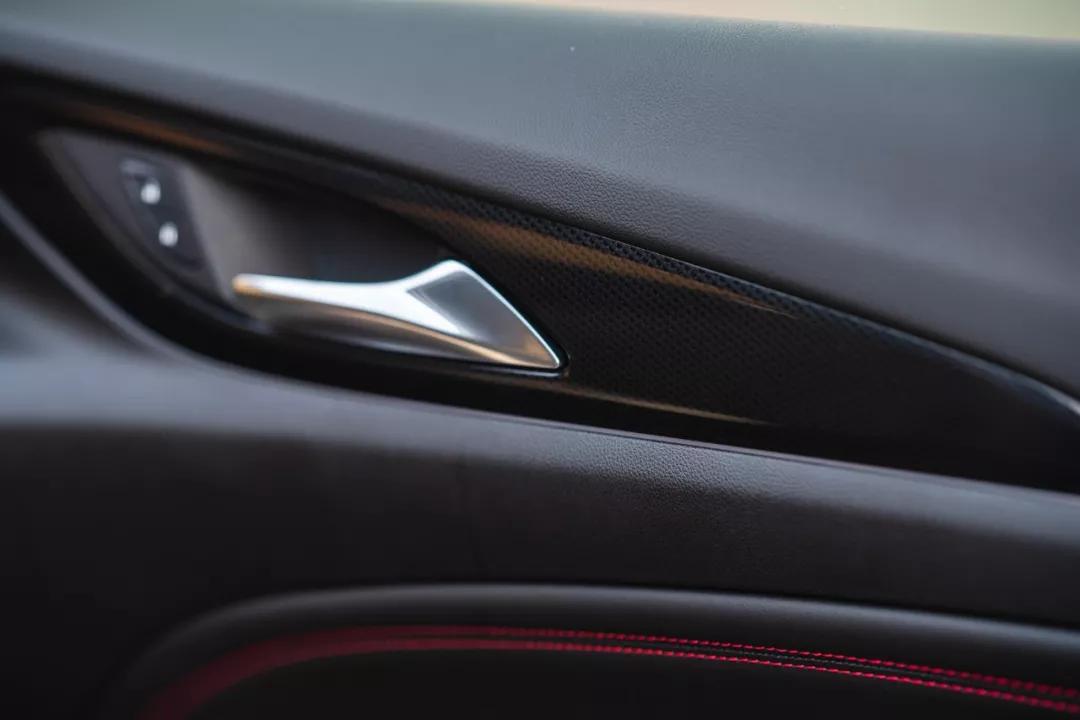 君威gs和君威gs哪个更好,买21款君威gs的十大忠告