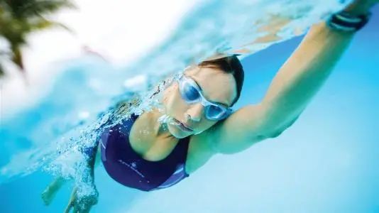 23岁女子一月来五次月经，查出宫颈癌，家长痛哭：是男人害的