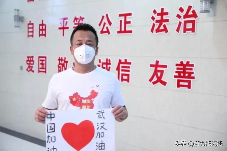 白衣礼赞致敬最美逆行者,致敬逆行者礼赞劳动者