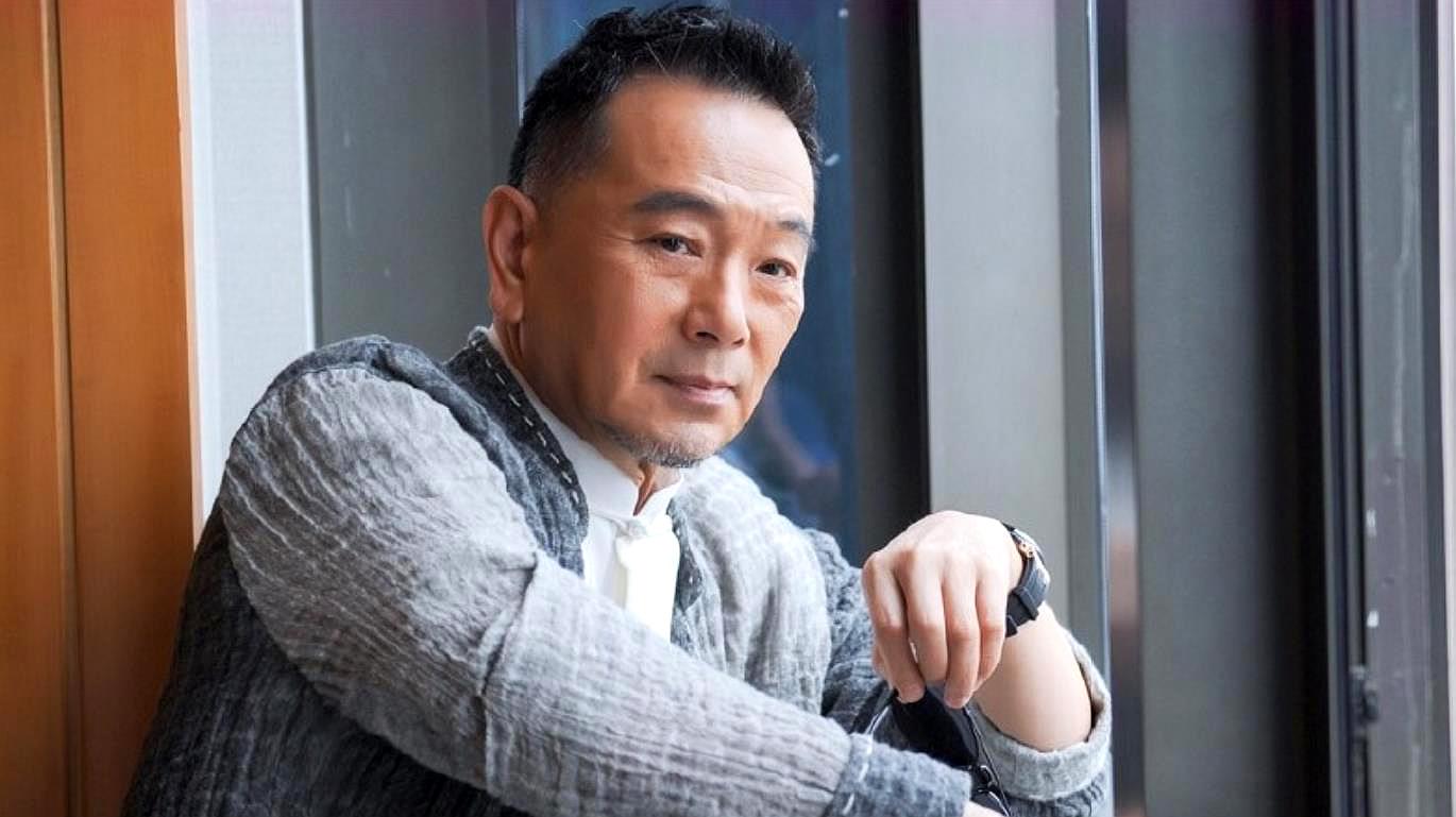 张晨光：演戏38年兢兢业业，捐款两千万无人问，64岁因直播被骂哭