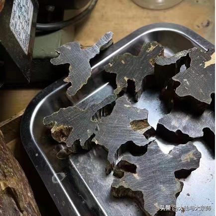 1串43克的绿奇楠手串目前价位多少,100元左右的奇楠手串是真的吗