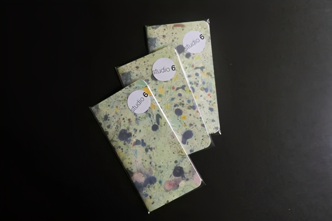 数字媒体艺术用的笔记本电脑,苹果笔记本艺术字体