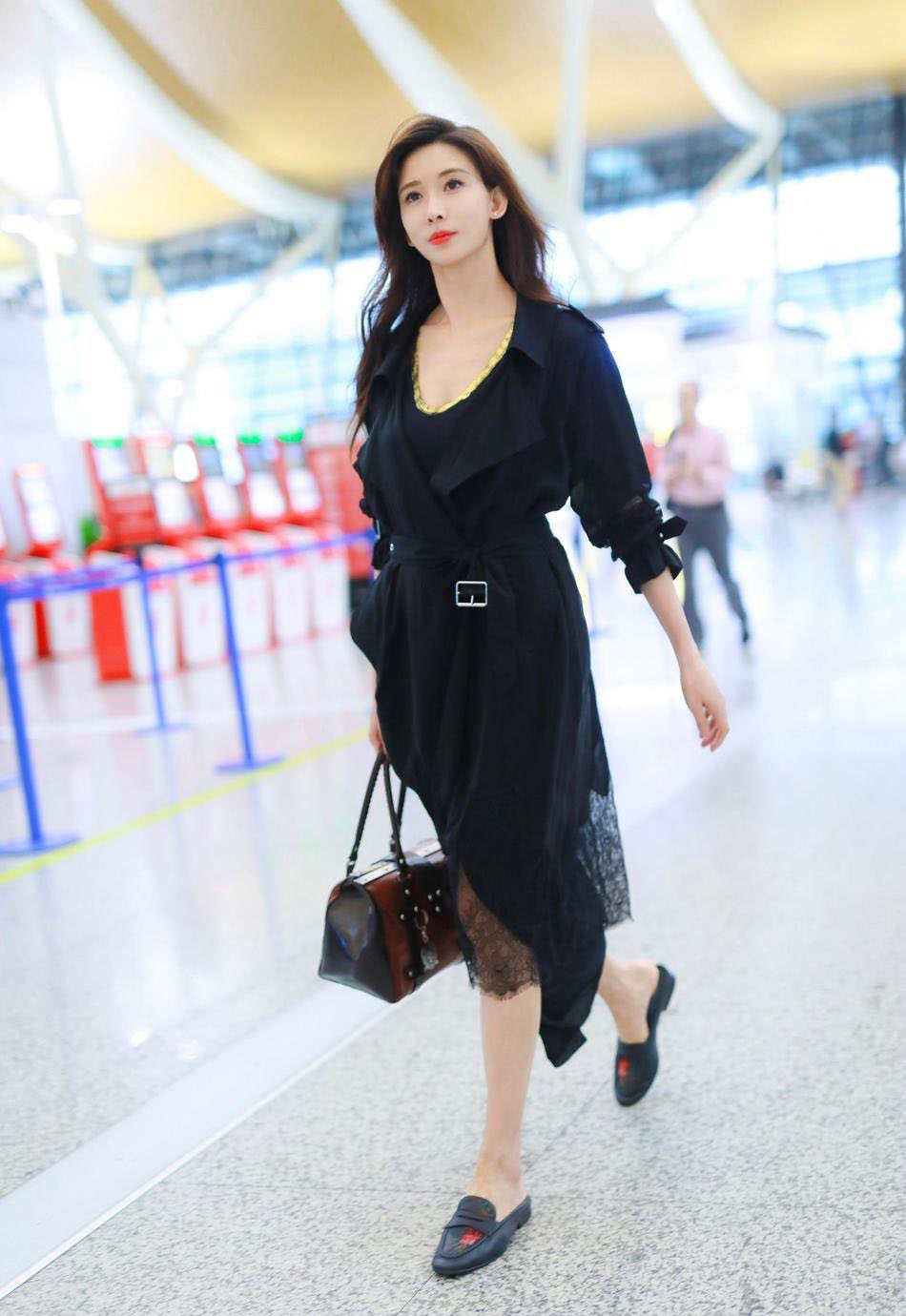 黄黑皮的尽量避免什么颜色的衣服,黑黄皮适合什么颜色的风衣